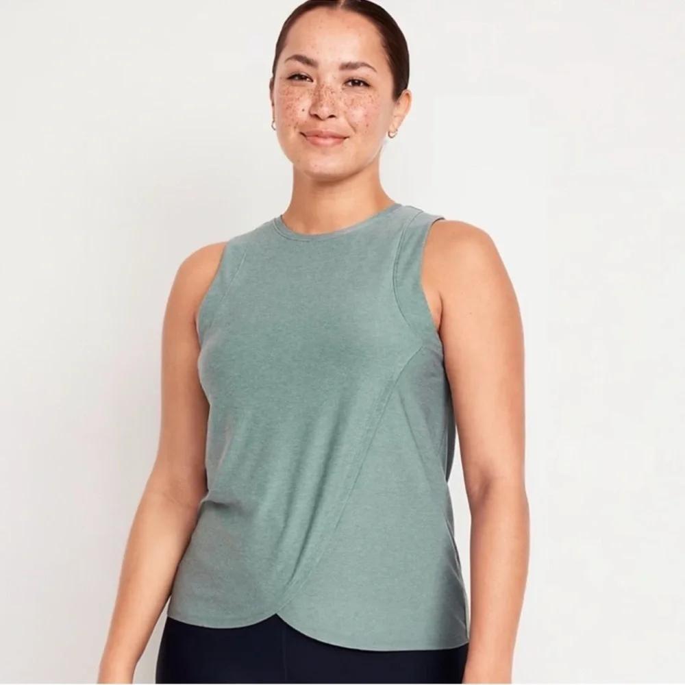 NWT! Old Navy Maternity Cloud 94 Soft Nursing Wrap Top - Size Small Maternity